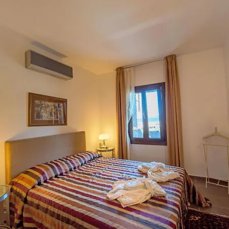 Holiday Athos Deluxe Nea Roda